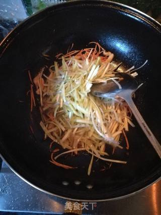 韭黄炒胡萝卜丝的做法步骤：4