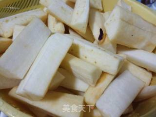 酱香五花肉杏鲍菇炆茄子的做法步骤：2