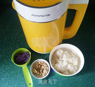 核桃紫薯米饭粥的做法步骤：1