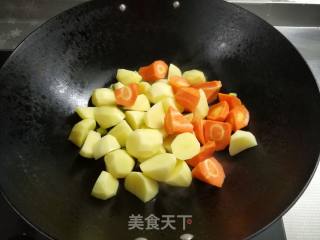 咖喱土豆的做法步骤：2