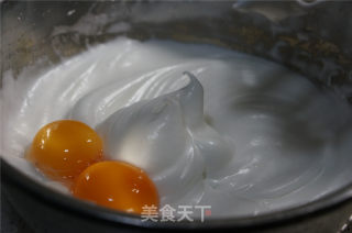 椰蓉芝麻蛋糕卷的做法步骤：4