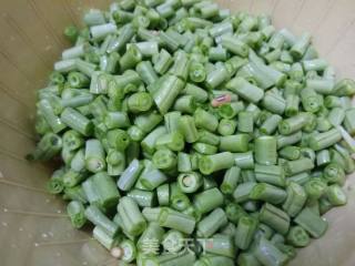 鸡蛋豆角粒粒的做法步骤：2