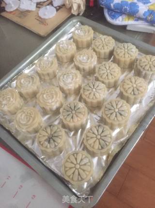 红豆沙月饼的做法步骤：7