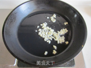 蒜蓉炒豌豆尖的做法步骤：2