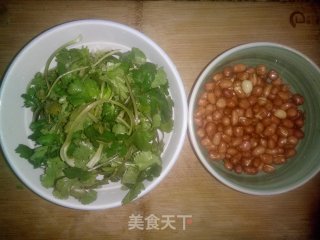 香菜老醋凉拌花生米的做法步骤：1