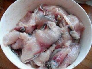 酸爽的清江鱼  酸菜与馋小江最配的做法步骤：2