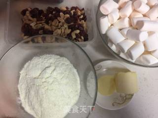 蔓越莓花生牛轧糖的做法步骤：1