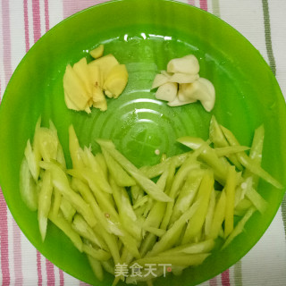 爆炒小河虾的做法步骤：2
