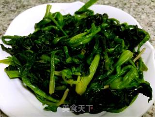 菠菜恋上虾的做法步骤：1
