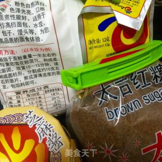 麻酱红糖卷的做法步骤：1