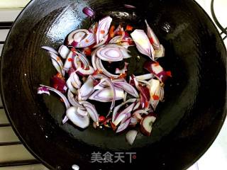 剁椒洋葱炒蛋的做法步骤：4