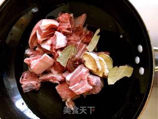 胡萝卜炖羊肉的做法步骤：2
