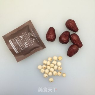 莲枣薏仁护肤粥的做法步骤：1