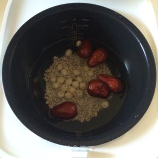 莲枣薏仁护肤粥的做法步骤：3