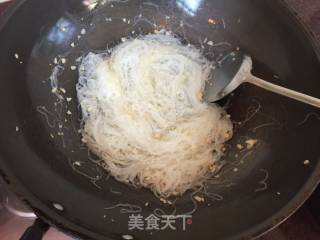 虾仁粉丝煲的做法步骤：5