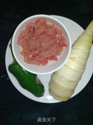 春笋肉丝的做法步骤：1