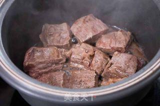 五步做出韩式炆牛腩的做法步骤：3