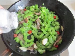 苦瓜炒鸭脯肉的做法步骤：7