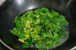 菠菜蒸蛋的做法步骤：1