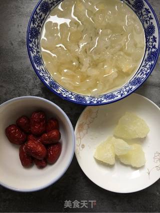 银耳红枣汤的做法步骤：1