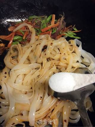 炒河粉的做法步骤：5