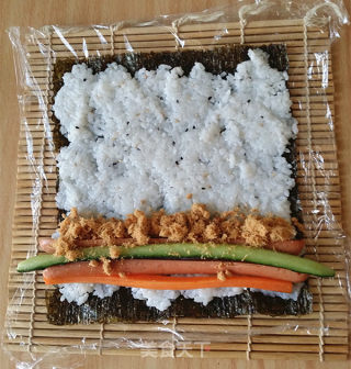 火腿肉松寿司的做法步骤：6