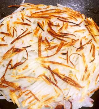 土豆丝饼，简单健康的做法步骤：4