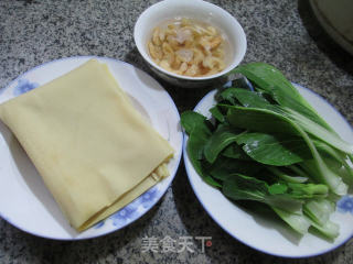 开洋青菜煮千张的做法步骤：1