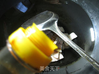 五花肉荷兰豆炒雷笋的做法步骤：5