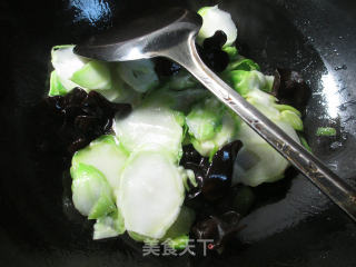 黑木耳炒儿菜的做法步骤：5