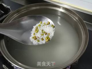 皮蛋瘦肉绿豆粥的做法步骤：3