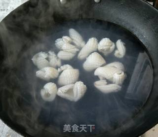墨鱼花炒蒜苔的做法步骤：4