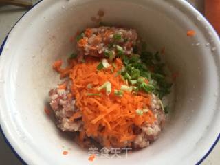 豆皮糯米肉卷的做法步骤：3