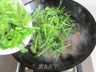 芹菜炒肉丝的做法步骤：5