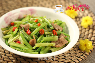 芹菜炒肉丝的做法步骤：7