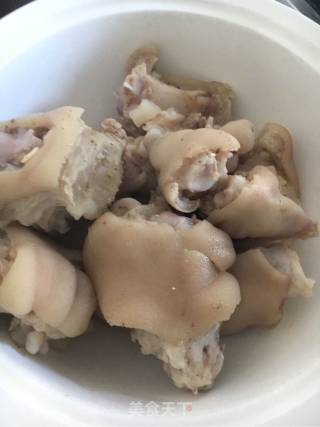 猪蹄海带扣炖黄豆的做法步骤：3