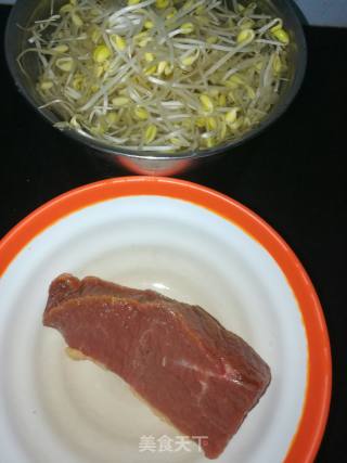 水煮牛肉的做法步骤：1