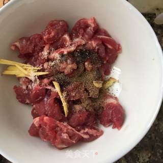 窝蛋牛肉的做法步骤：1