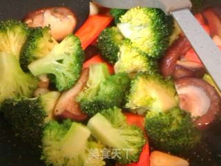 香菇西兰花的做法步骤：10