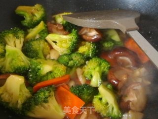 香菇西兰花的做法步骤：13