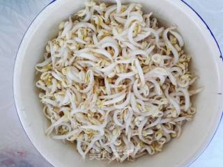 清炒绿豆芽的做法步骤：1