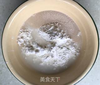 葱香烧饼的做法步骤：1