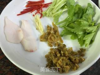 冬菜焖苏鼠斑的做法步骤：2