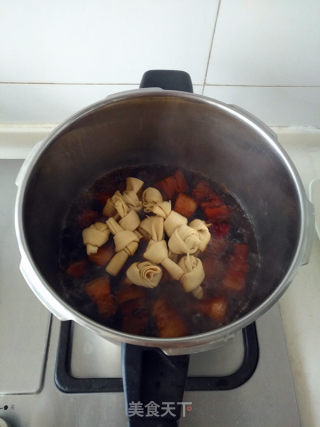 啤酒百叶结红烧肉的做法步骤：10