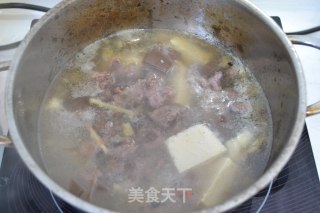 红白配-酸辣牛肉汤的做法步骤：4