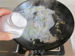 银鱼炒鸡蛋的做法步骤：8