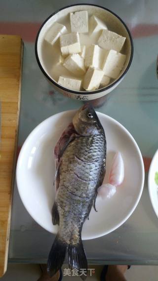 鲫鱼豆腐汤的做法步骤：1
