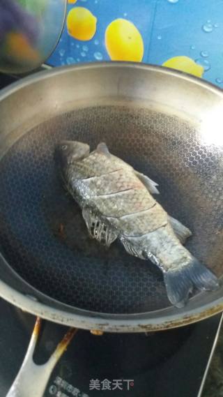 鲫鱼豆腐汤的做法步骤：2