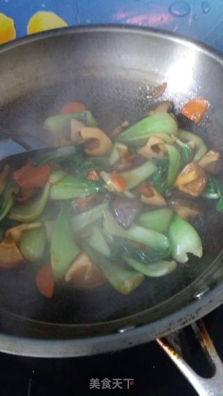 油菜炒香菇的做法步骤：5