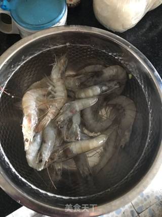 油焖大虾的做法步骤：1